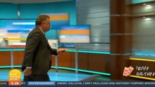 Piers Morgan abandona programa ao vivo